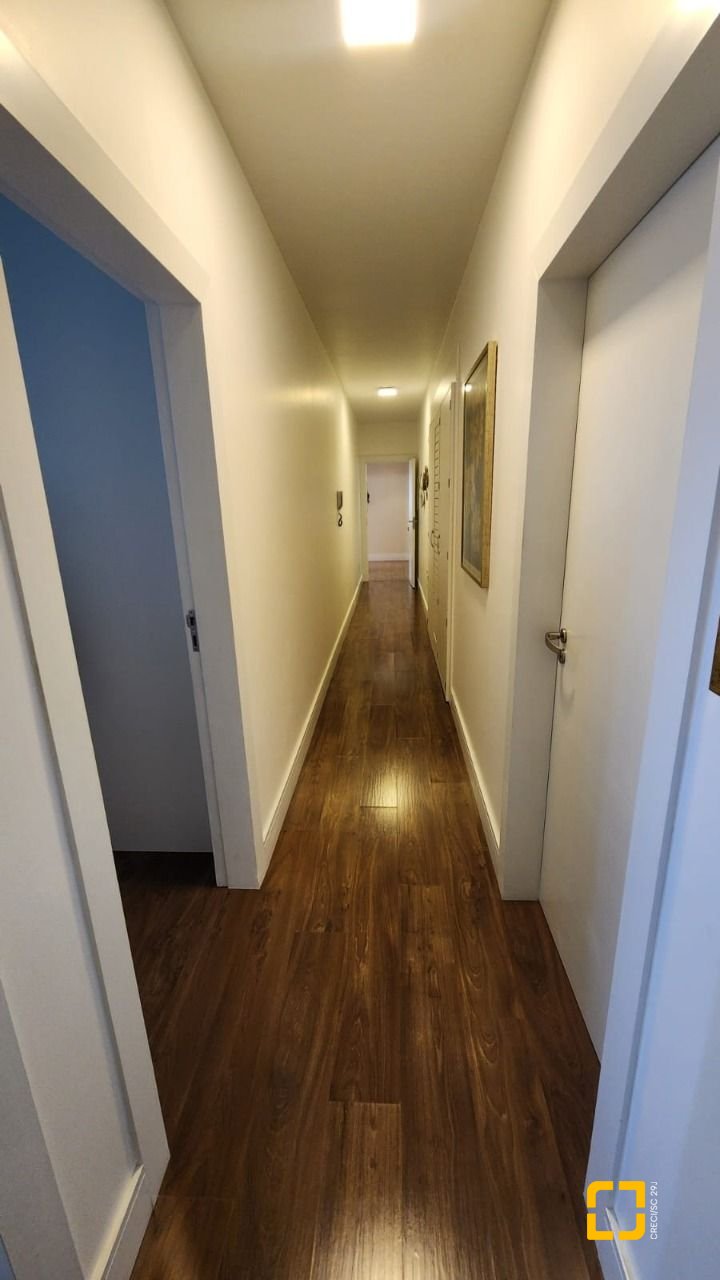 Apartamento com 170m², 4 quartos (sendo 1 suíte), 2 garagens, no bairro Centro em Florianópolis