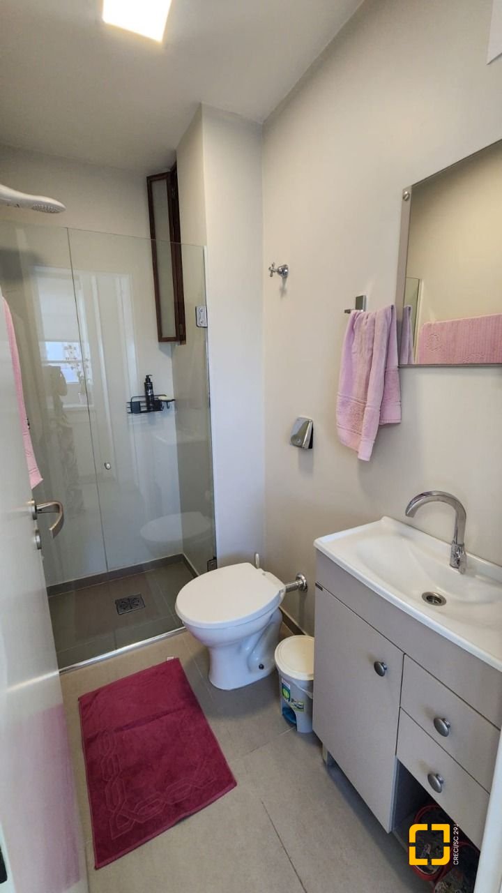 Apartamento com 170m², 4 quartos (sendo 1 suíte), 2 garagens, no bairro Centro em Florianópolis