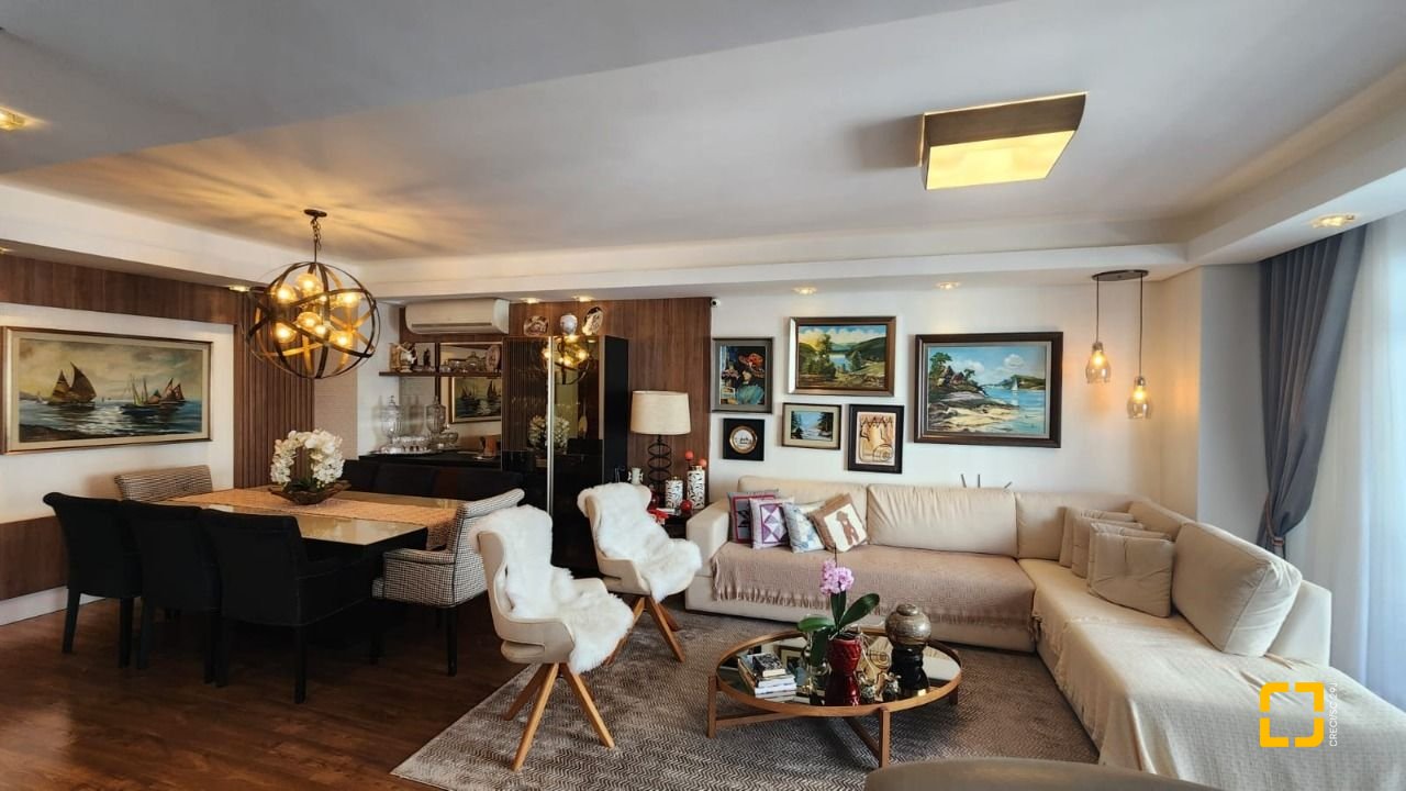 Apartamento com 170m², 4 quartos (sendo 1 suíte), 2 garagens, no bairro Centro em Florianópolis