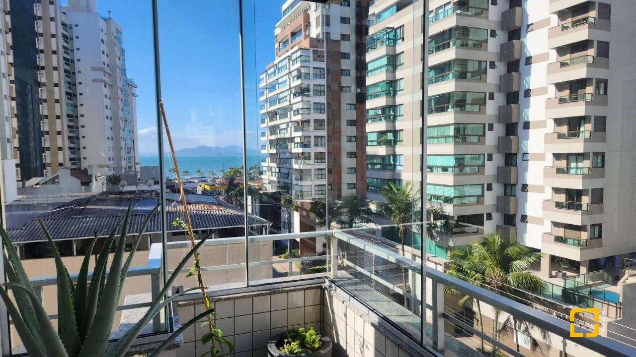 Apartamento com 170m², 4 quartos (sendo 1 suíte), 2 garagens, no bairro Centro em Florianópolis