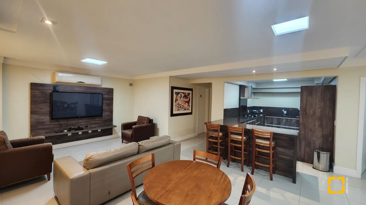 Apartamento com 170m², 4 quartos (sendo 1 suíte), 2 garagens, no bairro Centro em Florianópolis