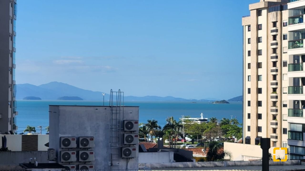 Apartamento com 170m², 4 quartos (sendo 1 suíte), 2 garagens, no bairro Centro em Florianópolis