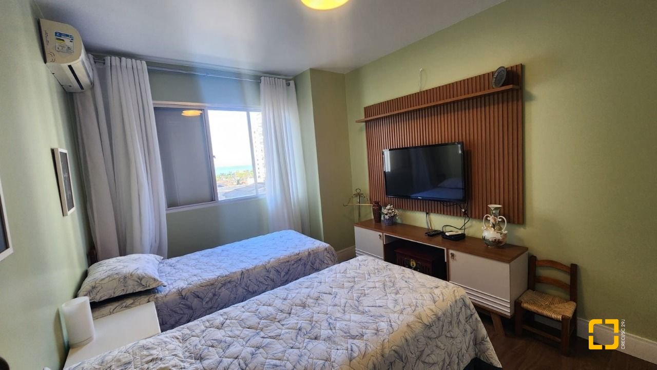 Apartamento com 170m², 4 quartos (sendo 1 suíte), 2 garagens, no bairro Centro em Florianópolis