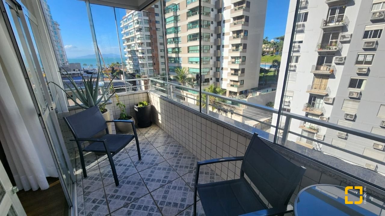 Apartamento com 170m², 4 quartos (sendo 1 suíte), 2 garagens, no bairro Centro em Florianópolis