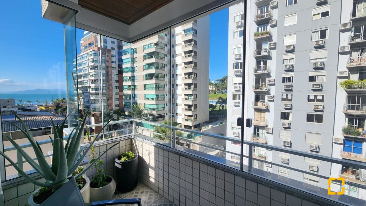 Apartamento com 170m², 4 quartos (sendo 1 suíte), 2 garagens, no bairro Centro em Florianópolis
