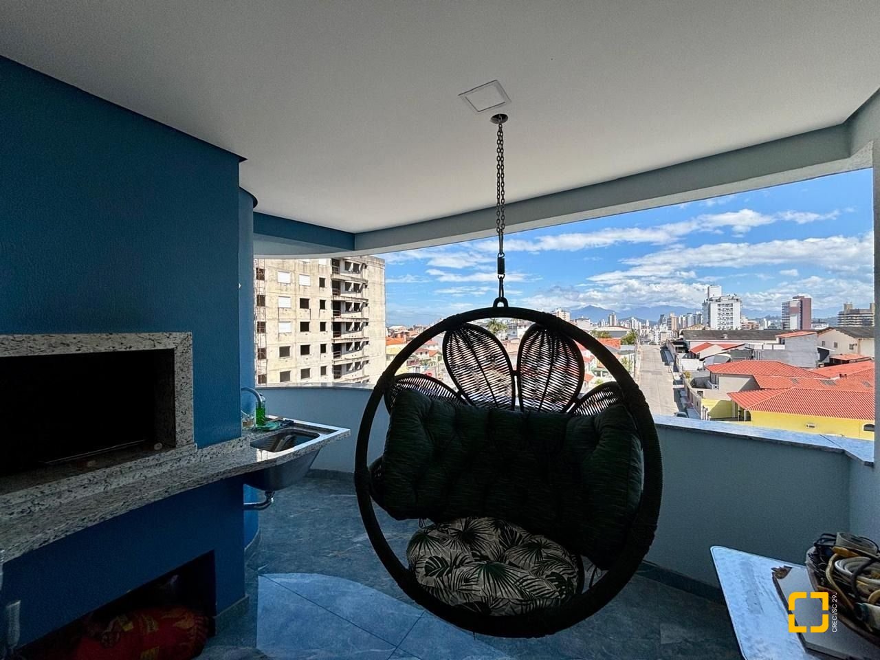 Apartamento com 92m², 2 quartos (sendo 1 suíte), 2 garagens, no bairro Barreiros em São José