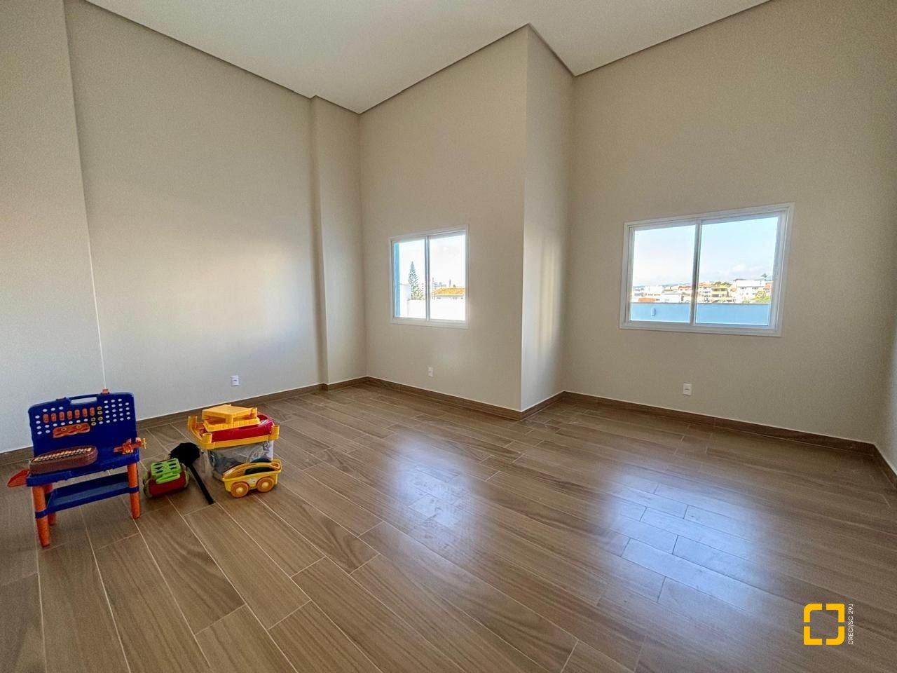 Apartamento com 92m², 2 quartos (sendo 1 suíte), 2 garagens, no bairro Barreiros em São José