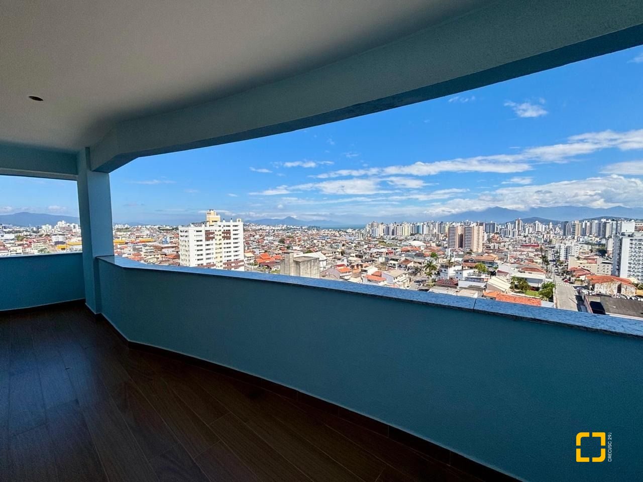Apartamento com 92m², 2 quartos (sendo 1 suíte), 2 garagens, no bairro Barreiros em São José