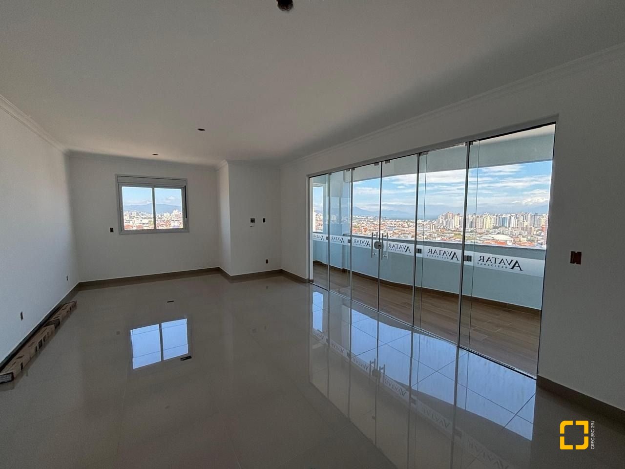 Apartamento com 92m², 2 quartos (sendo 1 suíte), 2 garagens, no bairro Barreiros em São José