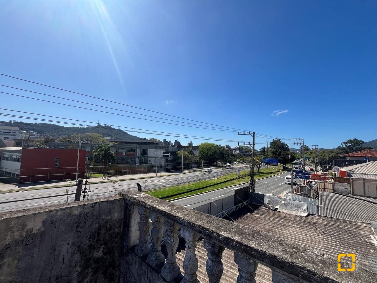 Prédio com 326m², 4 garagens, no bairro Pantanal em Florianópolis