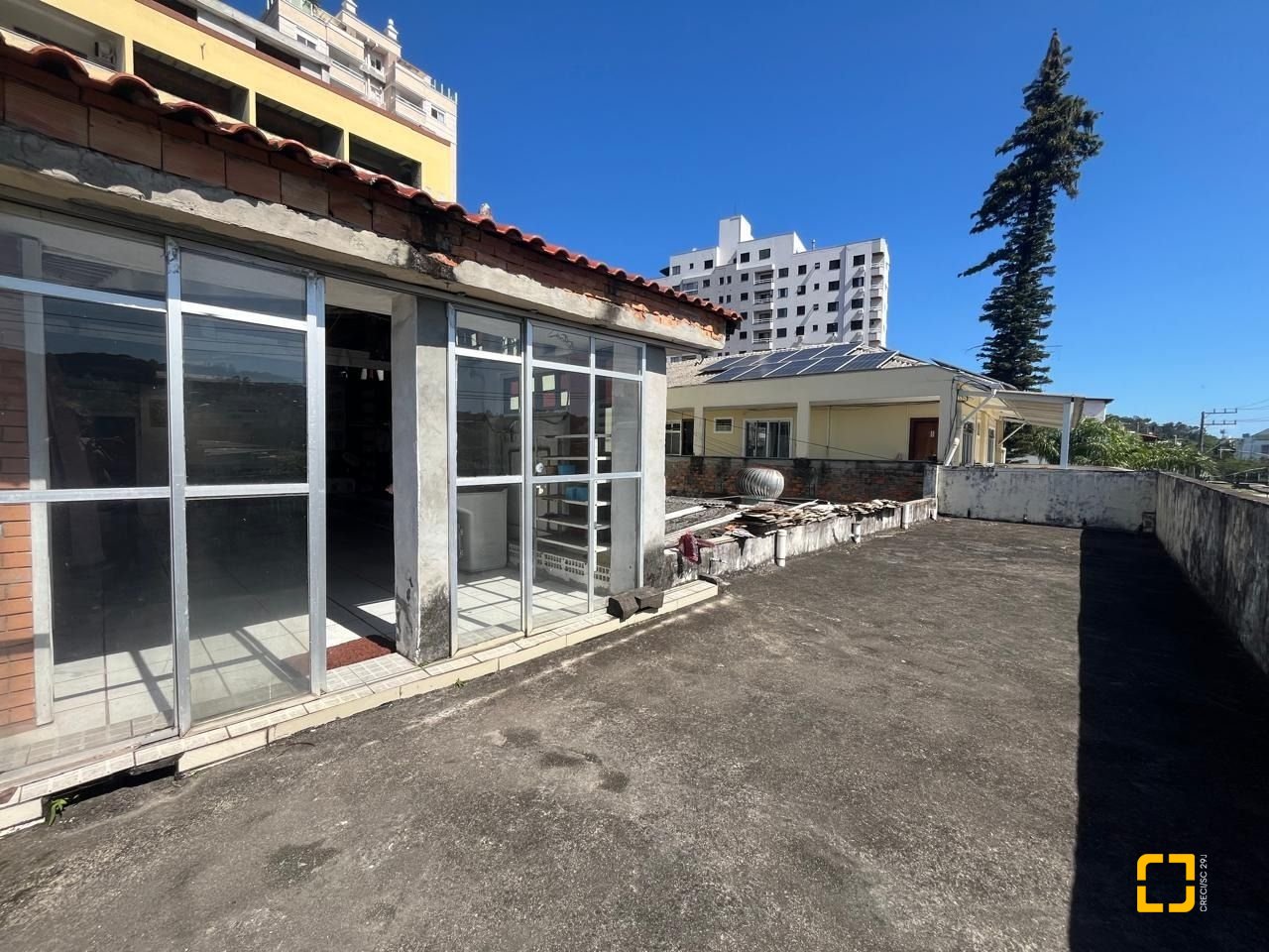 Prédio com 326m², 4 garagens, no bairro Pantanal em Florianópolis