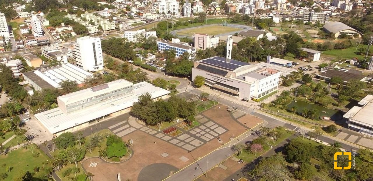 Prédio com 326m², 4 garagens, no bairro Pantanal em Florianópolis