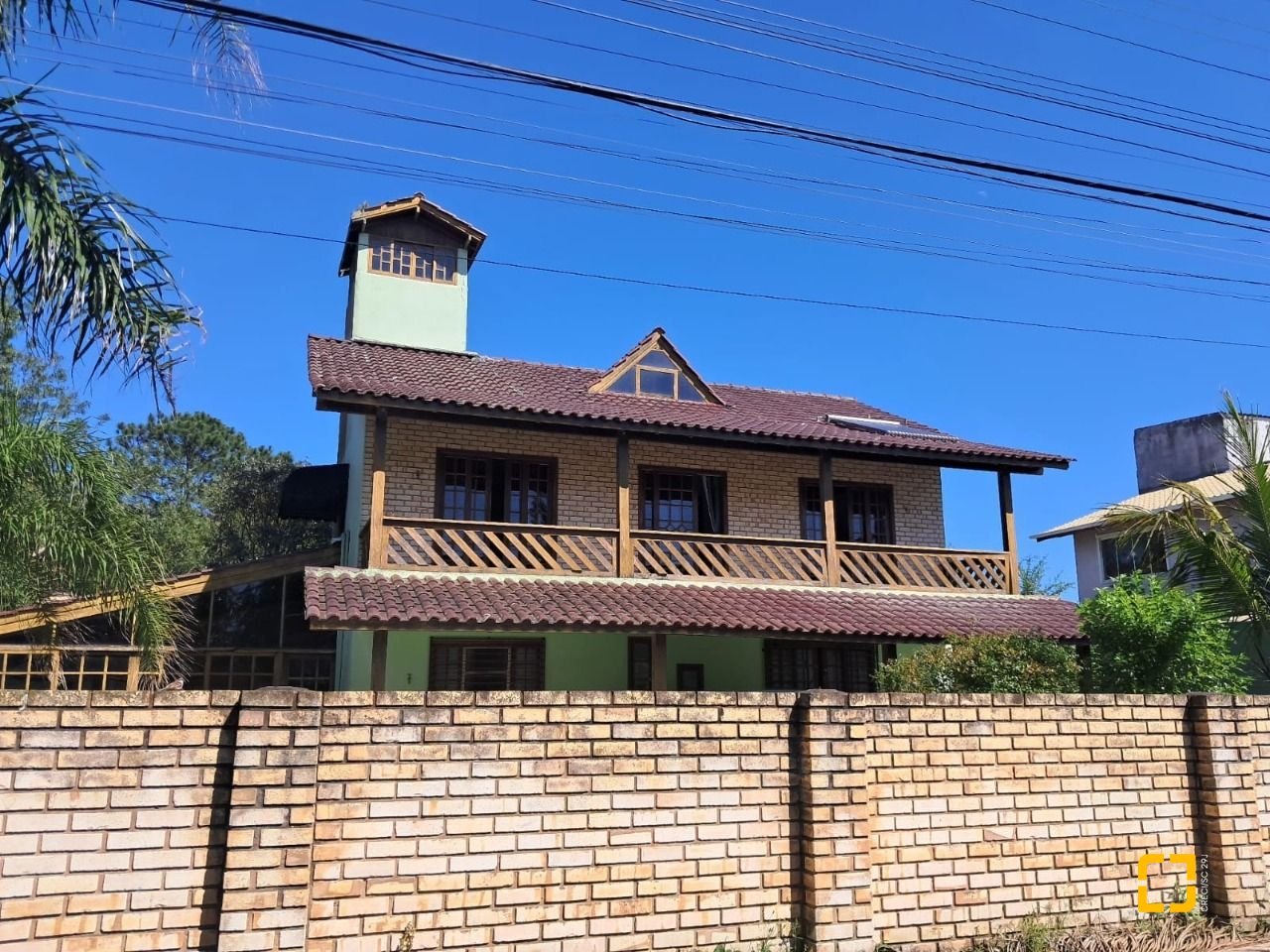 Casa com 195m², 4 quartos (sendo 1 suíte), 2 garagens, no bairro Campeche em Florianópolis