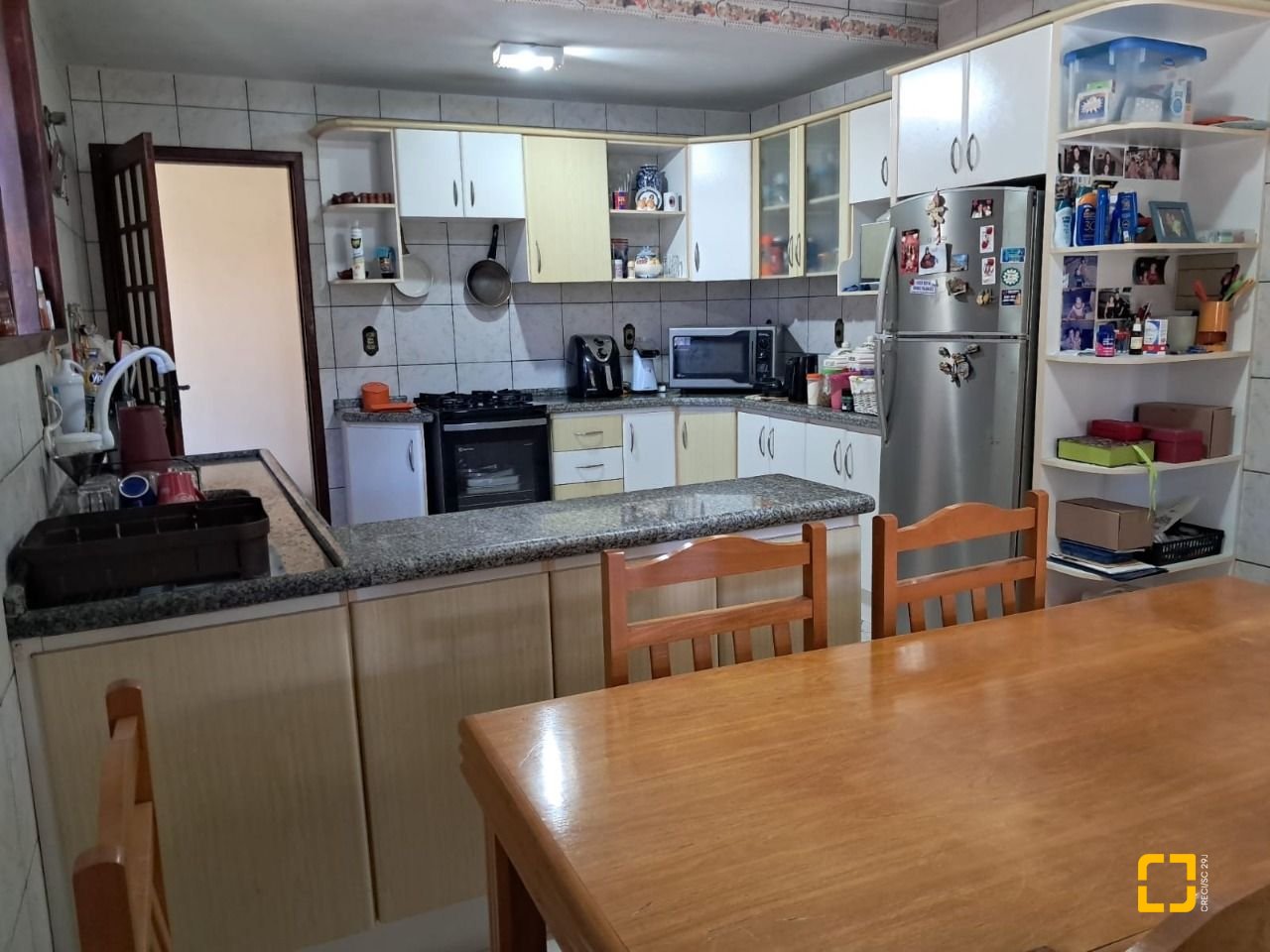 Casa com 195m², 4 quartos (sendo 1 suíte), 2 garagens, no bairro Campeche em Florianópolis