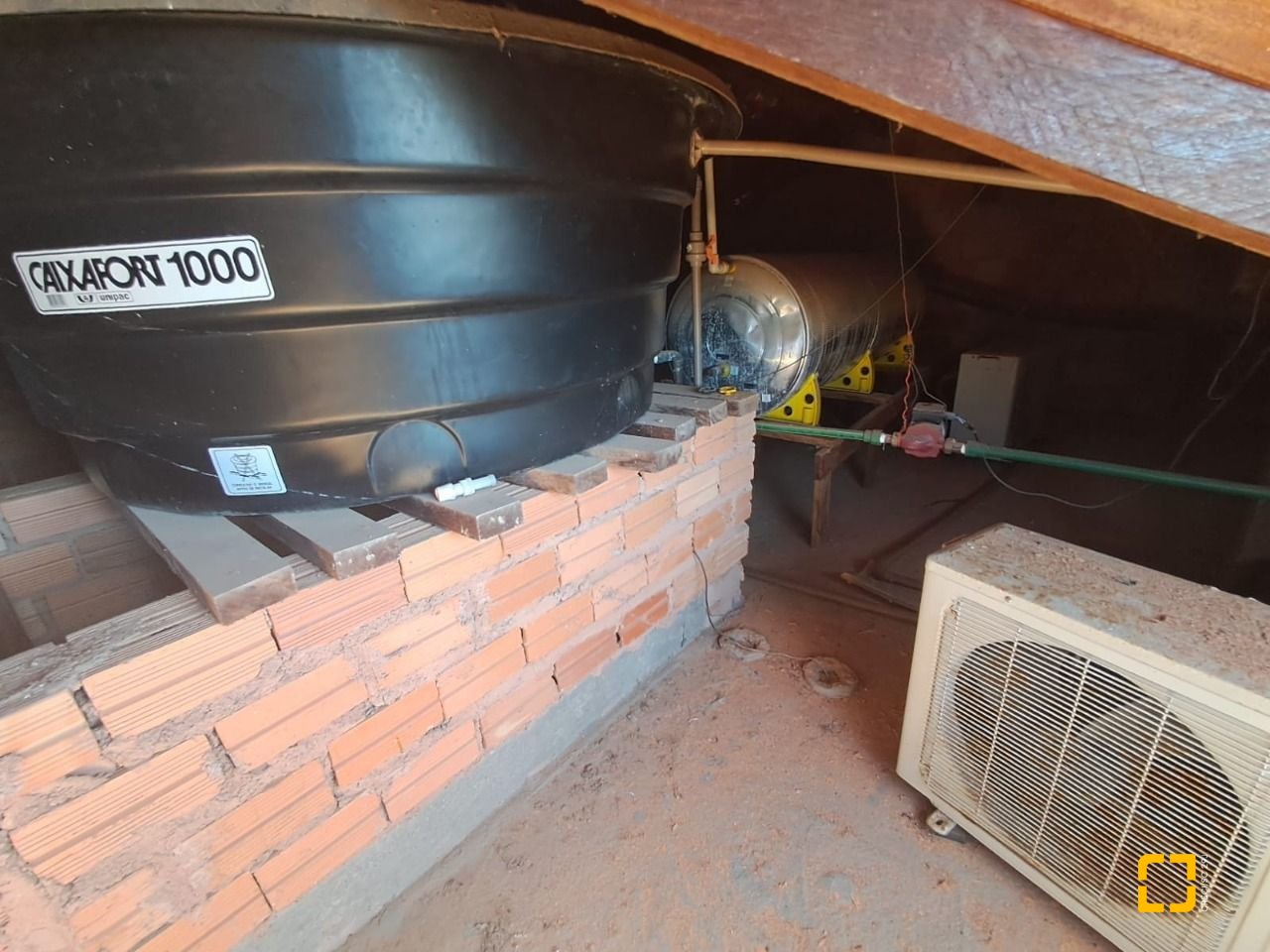 Casa com 195m², 4 quartos (sendo 1 suíte), 2 garagens, no bairro Campeche em Florianópolis