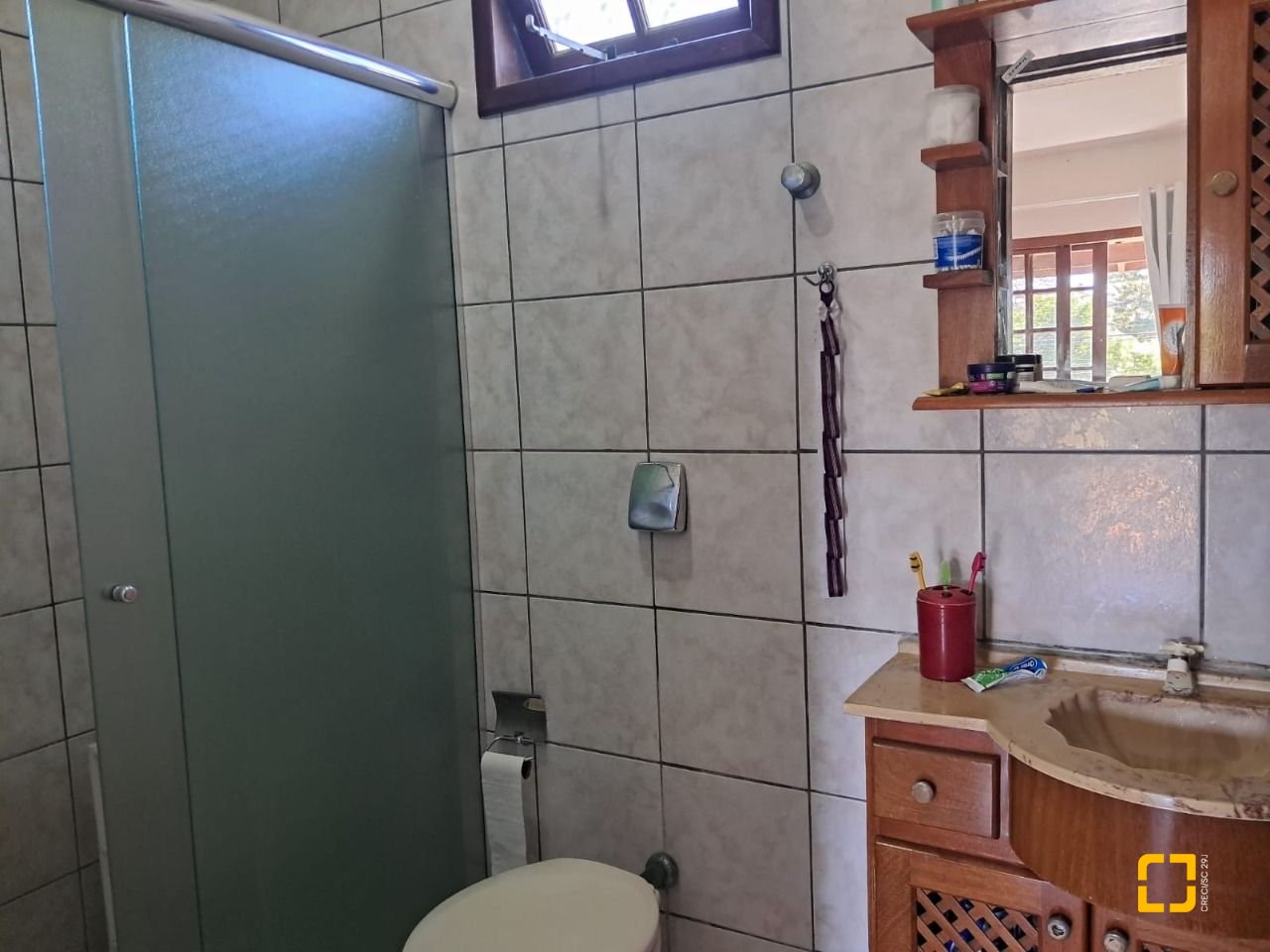 Casa com 195m², 4 quartos (sendo 1 suíte), 2 garagens, no bairro Campeche em Florianópolis