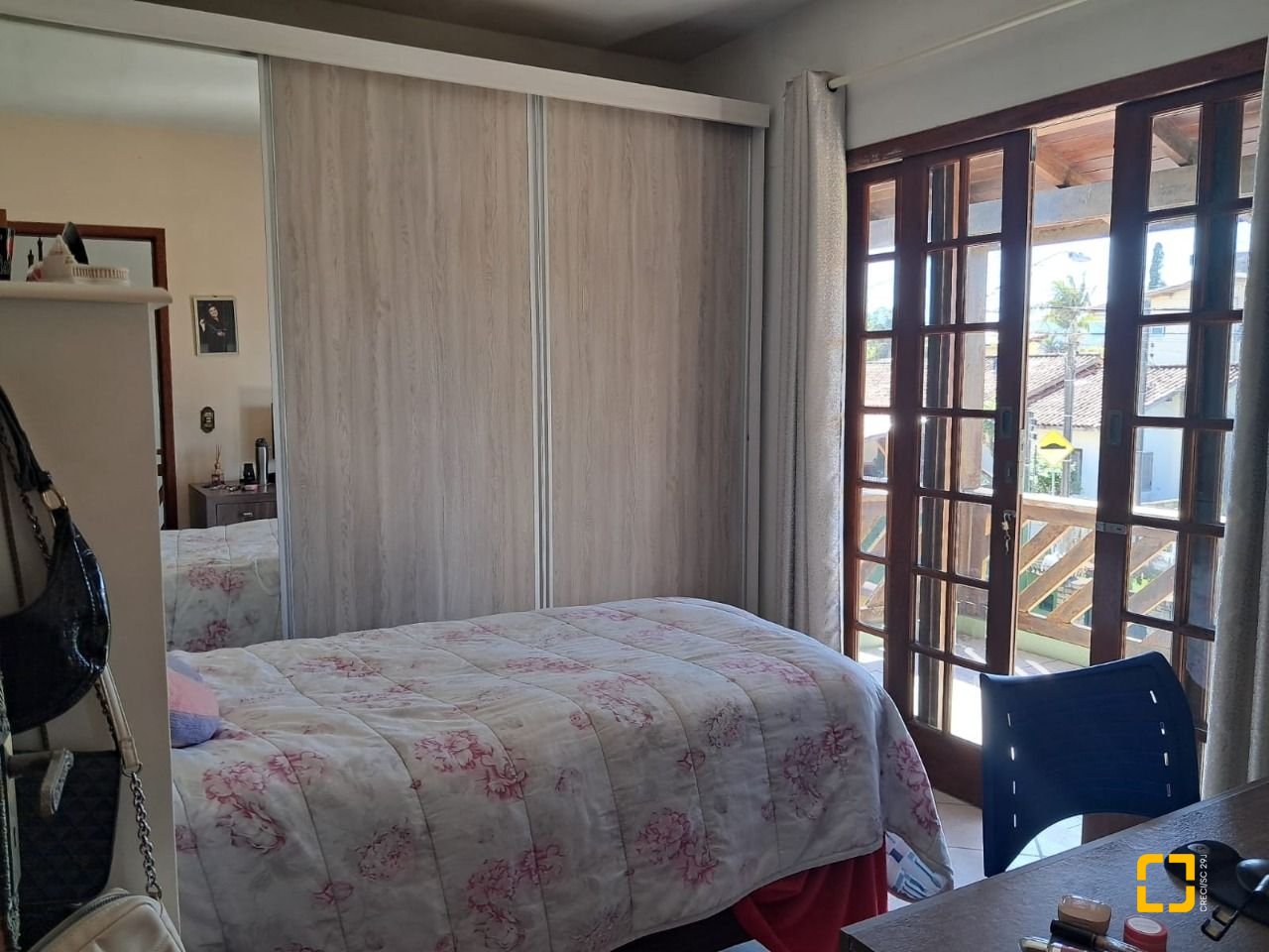 Casa com 195m², 4 quartos (sendo 1 suíte), 2 garagens, no bairro Campeche em Florianópolis