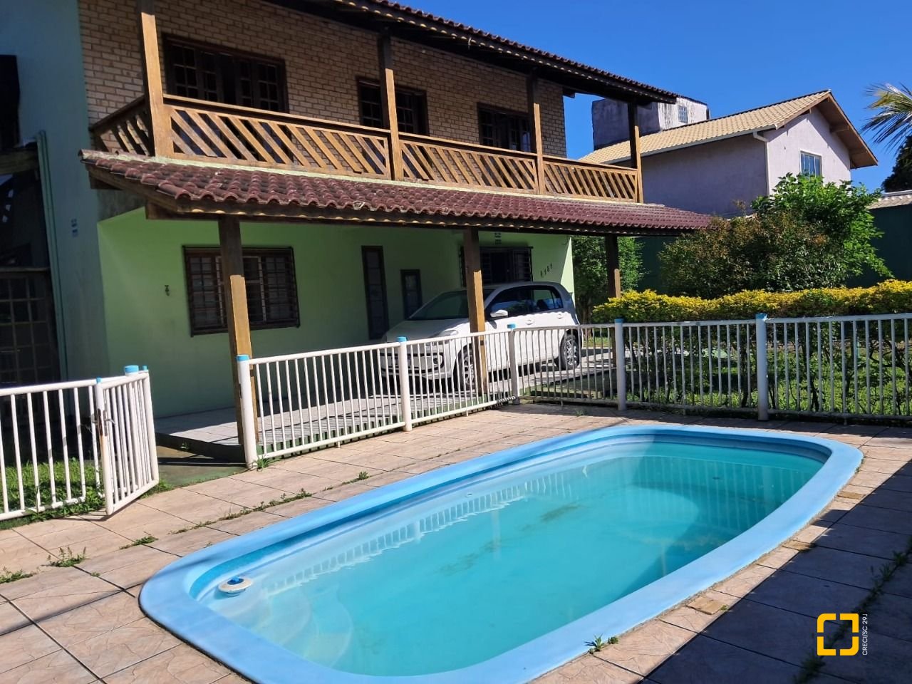 Casa com 195m², 4 quartos (sendo 1 suíte), 2 garagens, no bairro Campeche em Florianópolis