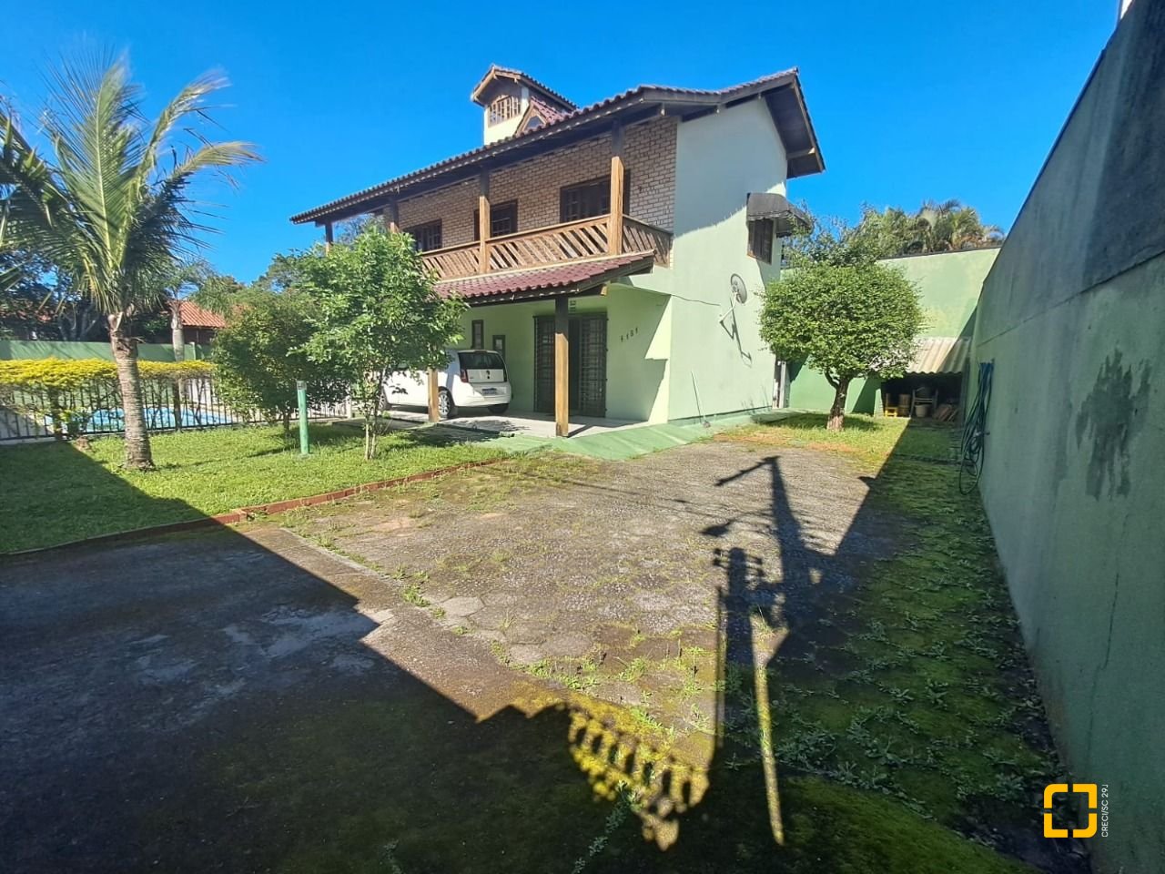 Casa com 195m², 4 quartos (sendo 1 suíte), 2 garagens, no bairro Campeche em Florianópolis