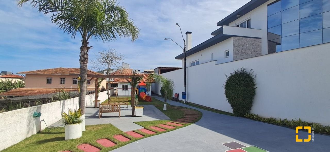 Casa de Condomínio com 200m², 5 quartos (sendo 1 suíte), 3 garagens, no bairro Ingleses em Florianópolis