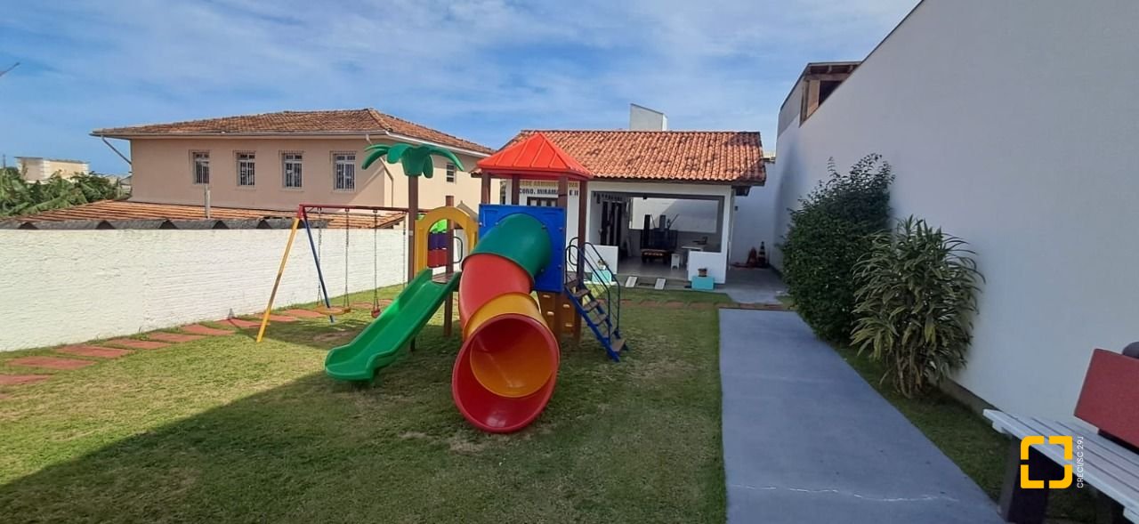Casa de Condomínio com 200m², 5 quartos (sendo 1 suíte), 3 garagens, no bairro Ingleses em Florianópolis