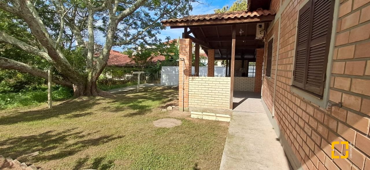 Casa de Condomínio com 200m², 5 quartos (sendo 1 suíte), 3 garagens, no bairro Ingleses em Florianópolis
