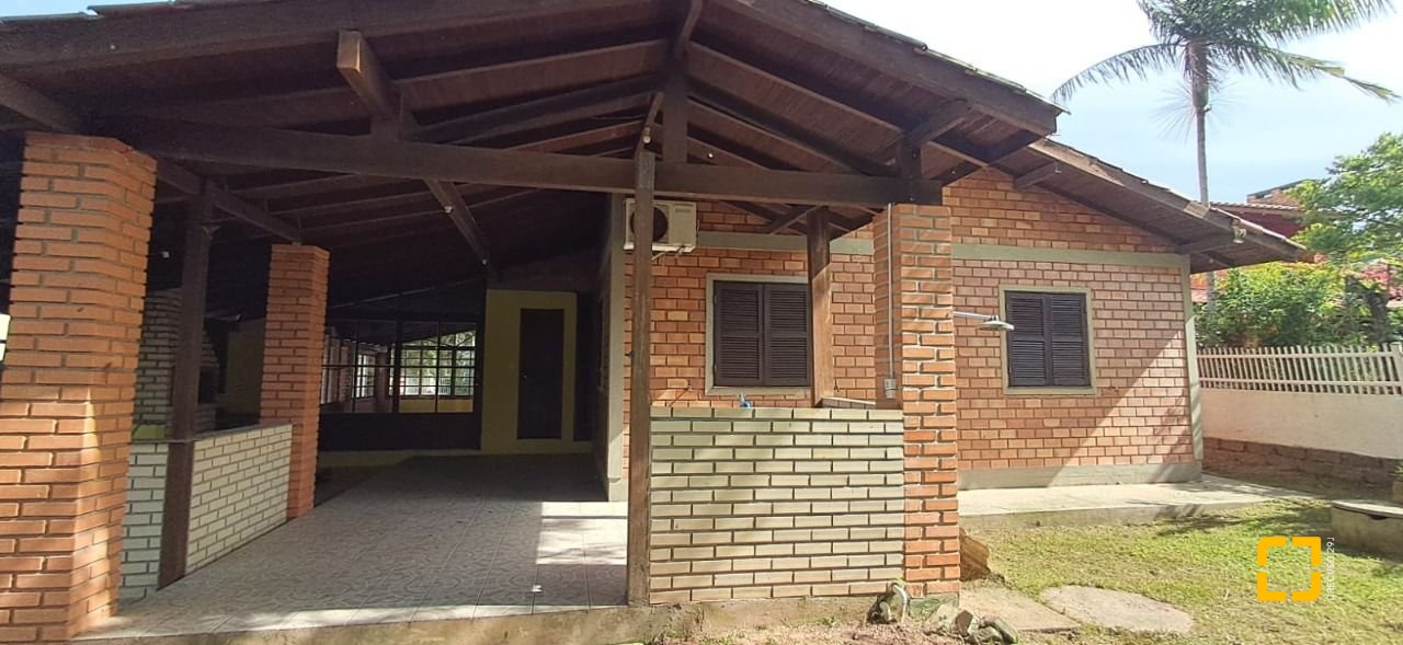 Casa de Condomínio com 200m², 5 quartos (sendo 1 suíte), 3 garagens, no bairro Ingleses em Florianópolis