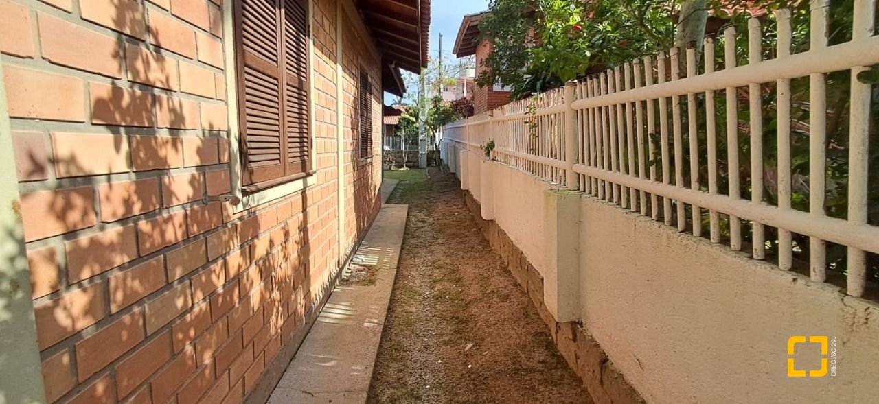 Casa de Condomínio com 200m², 5 quartos (sendo 1 suíte), 3 garagens, no bairro Ingleses em Florianópolis