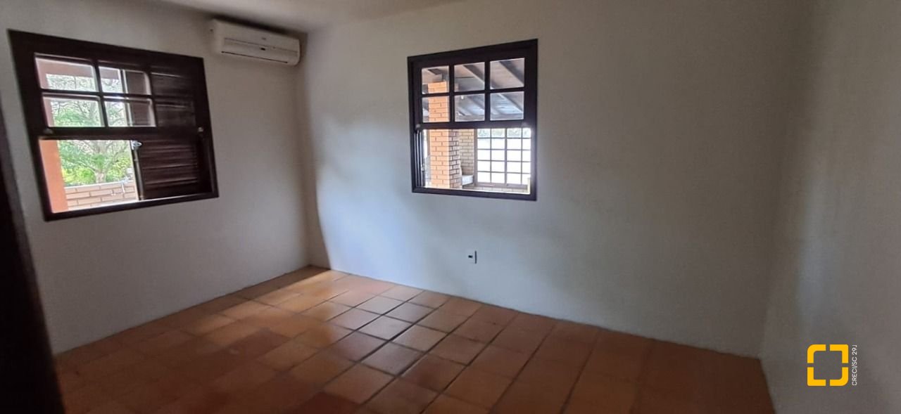 Casa de Condomínio com 200m², 5 quartos (sendo 1 suíte), 3 garagens, no bairro Ingleses em Florianópolis