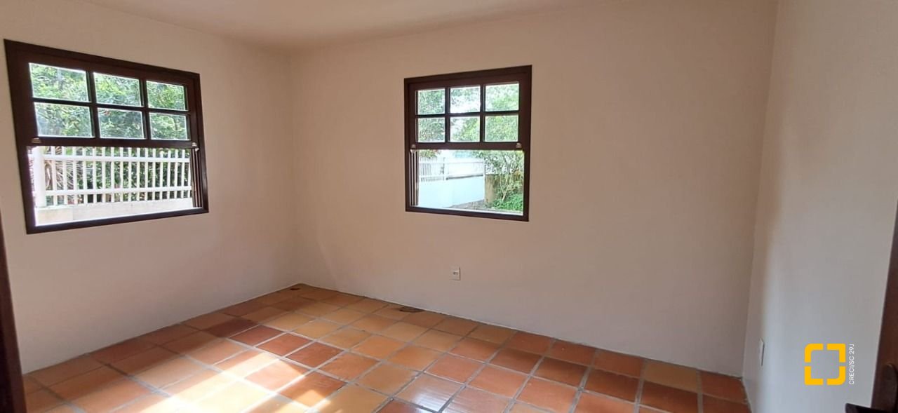 Casa de Condomínio com 200m², 5 quartos (sendo 1 suíte), 3 garagens, no bairro Ingleses em Florianópolis