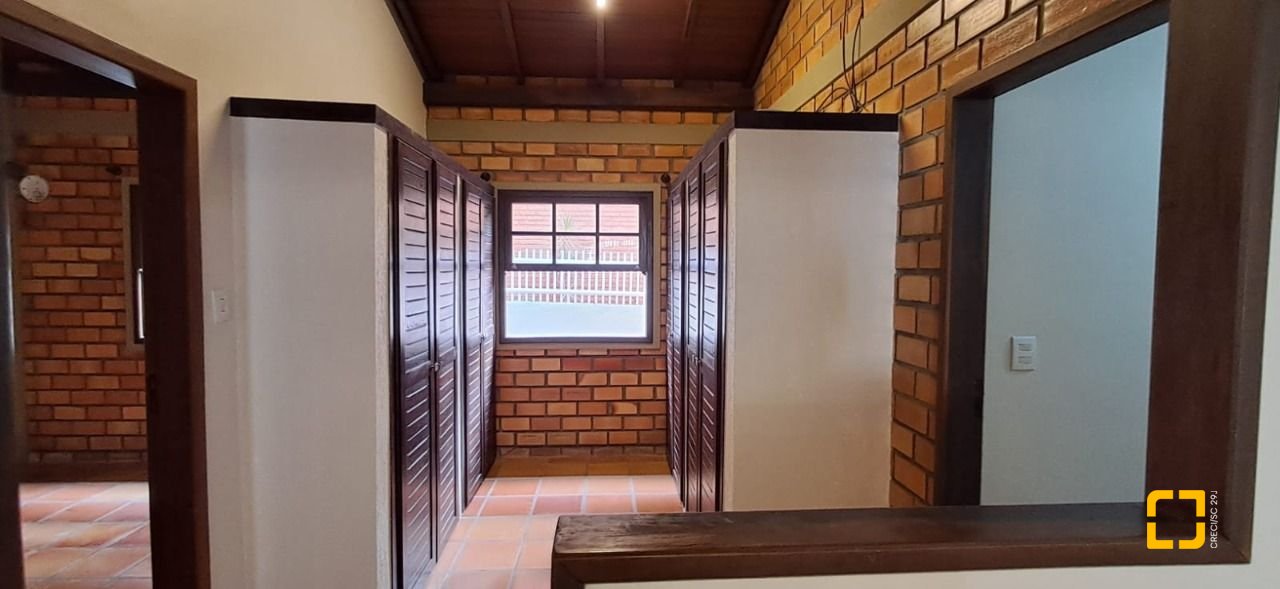 Casa de Condomínio com 200m², 5 quartos (sendo 1 suíte), 3 garagens, no bairro Ingleses em Florianópolis