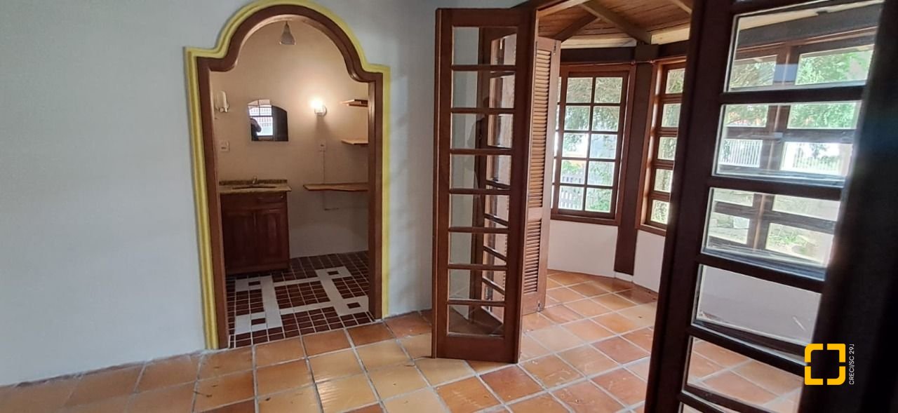 Casa de Condomínio com 200m², 5 quartos (sendo 1 suíte), 3 garagens, no bairro Ingleses em Florianópolis