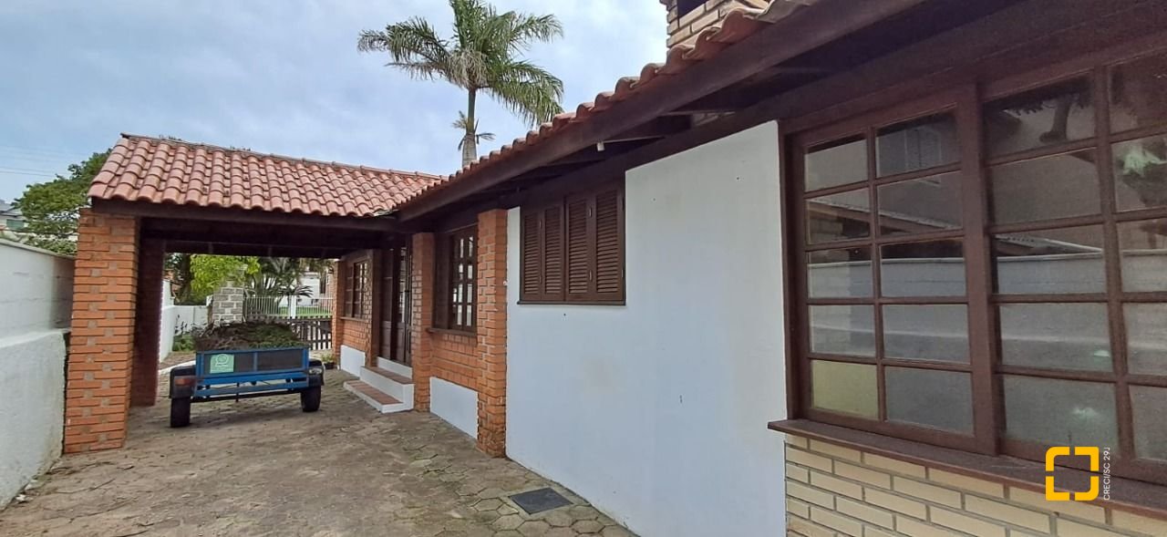 Casa de Condomínio com 200m², 5 quartos (sendo 1 suíte), 3 garagens, no bairro Ingleses em Florianópolis