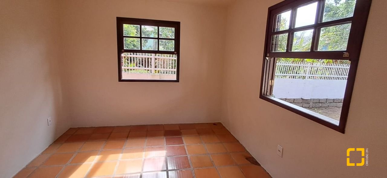 Casa de Condomínio com 200m², 5 quartos (sendo 1 suíte), 3 garagens, no bairro Ingleses em Florianópolis
