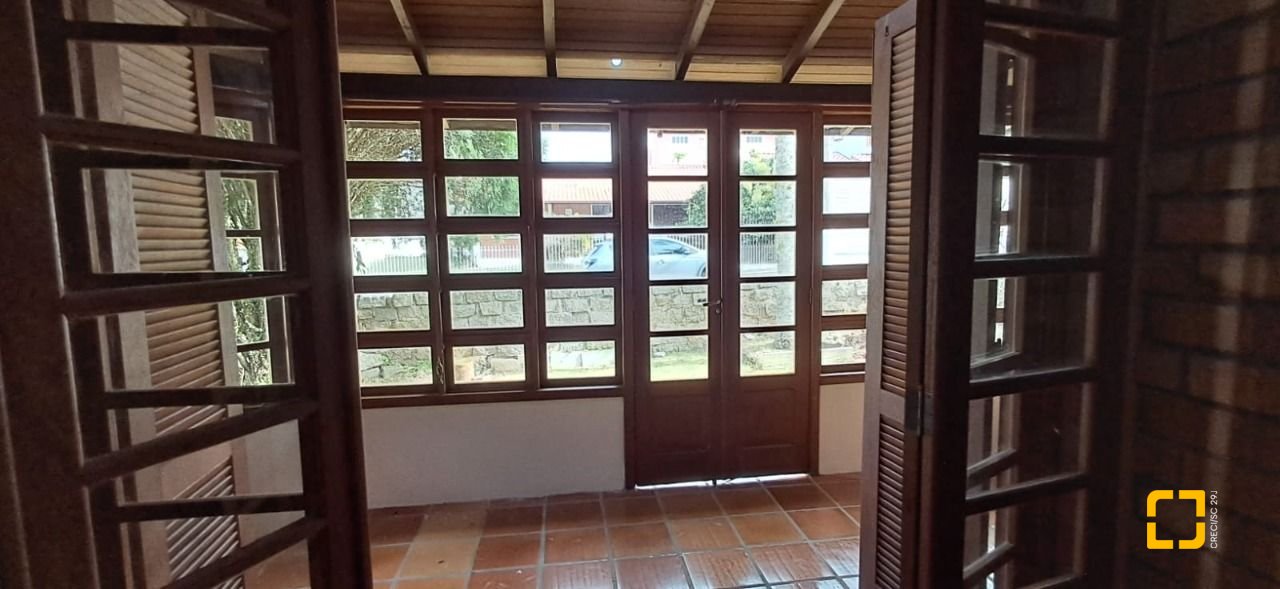 Casa de Condomínio com 200m², 5 quartos (sendo 1 suíte), 3 garagens, no bairro Ingleses em Florianópolis