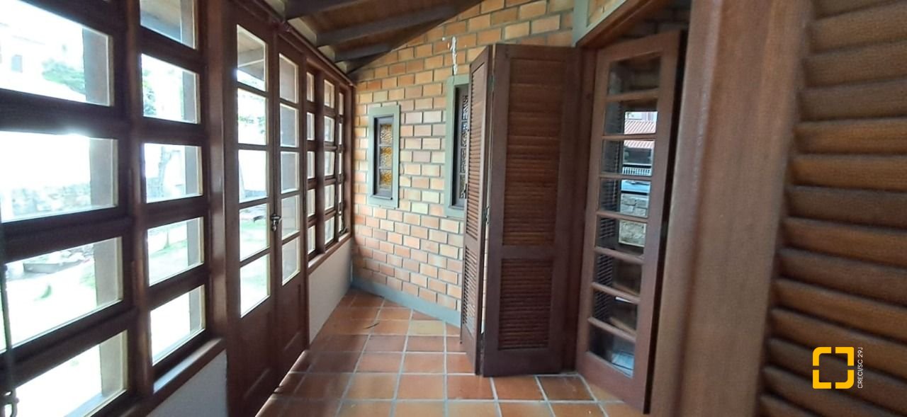 Casa de Condomínio com 200m², 5 quartos (sendo 1 suíte), 3 garagens, no bairro Ingleses em Florianópolis