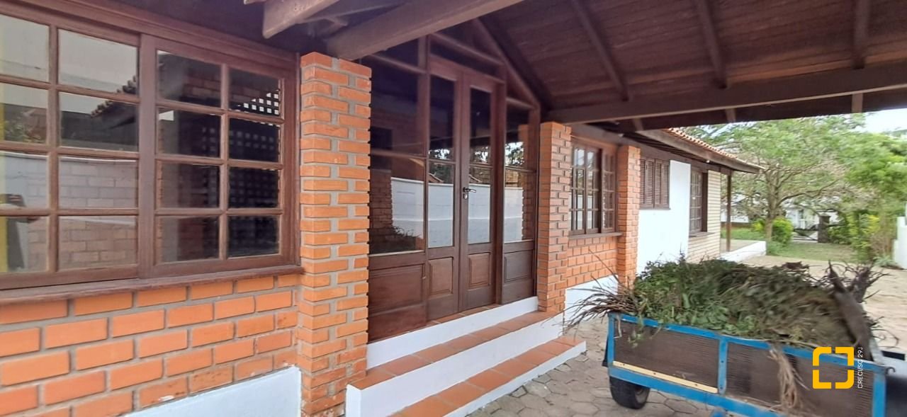 Casa de Condomínio com 200m², 5 quartos (sendo 1 suíte), 3 garagens, no bairro Ingleses em Florianópolis