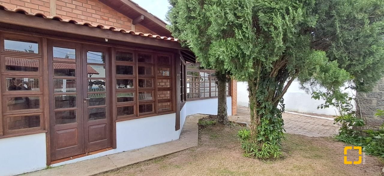 Casa de Condomínio com 200m², 5 quartos (sendo 1 suíte), 3 garagens, no bairro Ingleses em Florianópolis