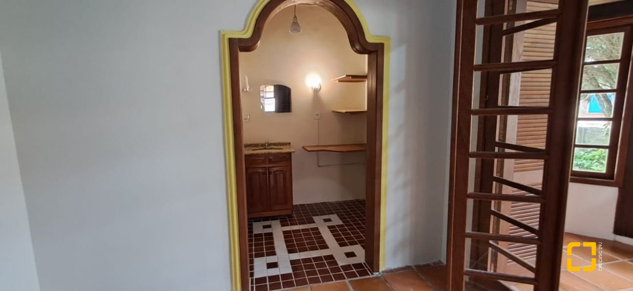 Casa de Condomínio com 200m², 5 quartos (sendo 1 suíte), 3 garagens, no bairro Ingleses em Florianópolis