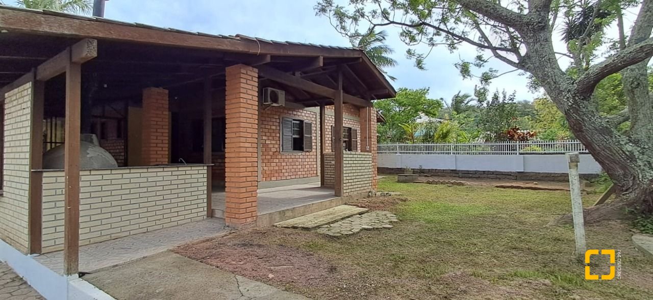 Casa de Condomínio com 200m², 5 quartos (sendo 1 suíte), 3 garagens, no bairro Ingleses em Florianópolis