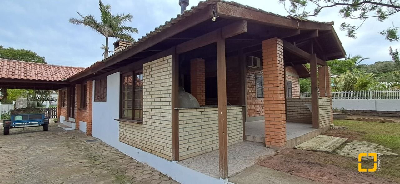Casa de Condomínio com 200m², 5 quartos (sendo 1 suíte), 3 garagens, no bairro Ingleses em Florianópolis