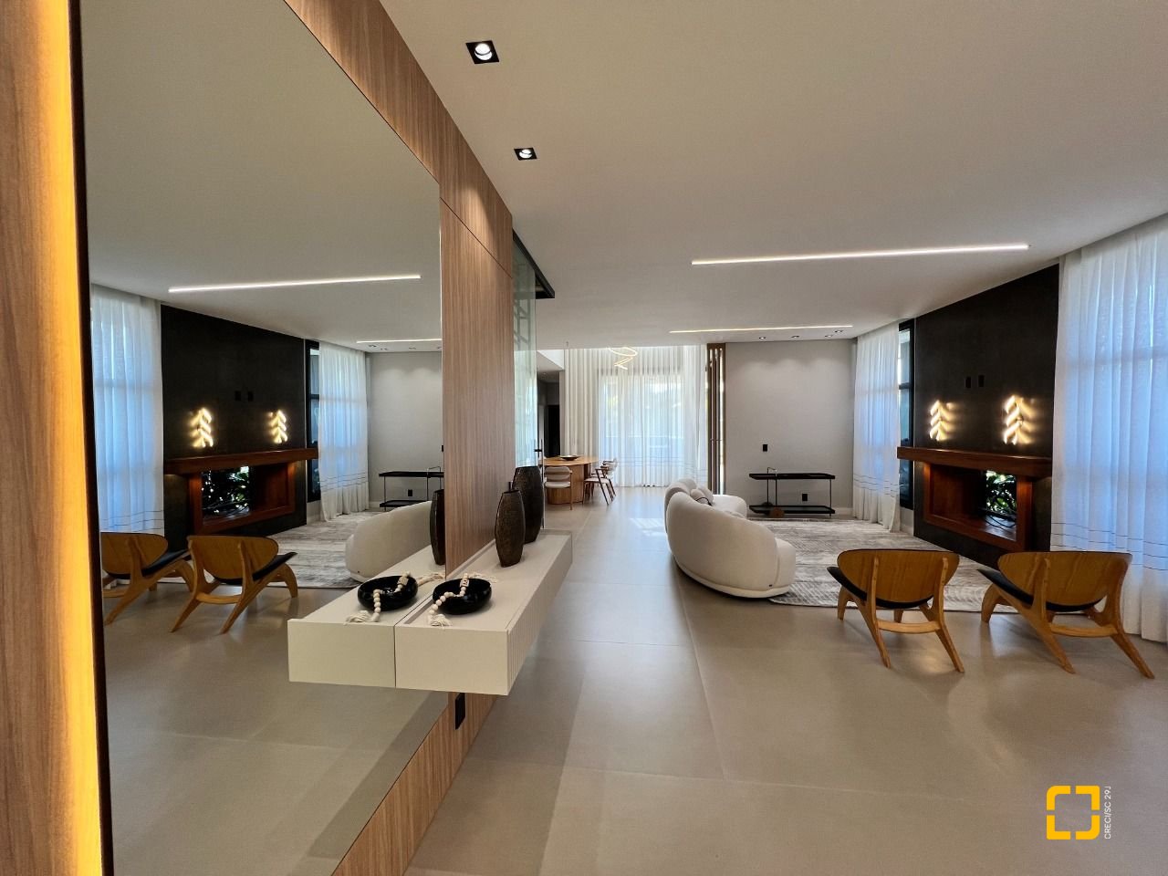 Casa de Condomínio com 404m², 4 quartos (sendo 4 suítes), 2 garagens, no bairro Ingleses em Florianópolis