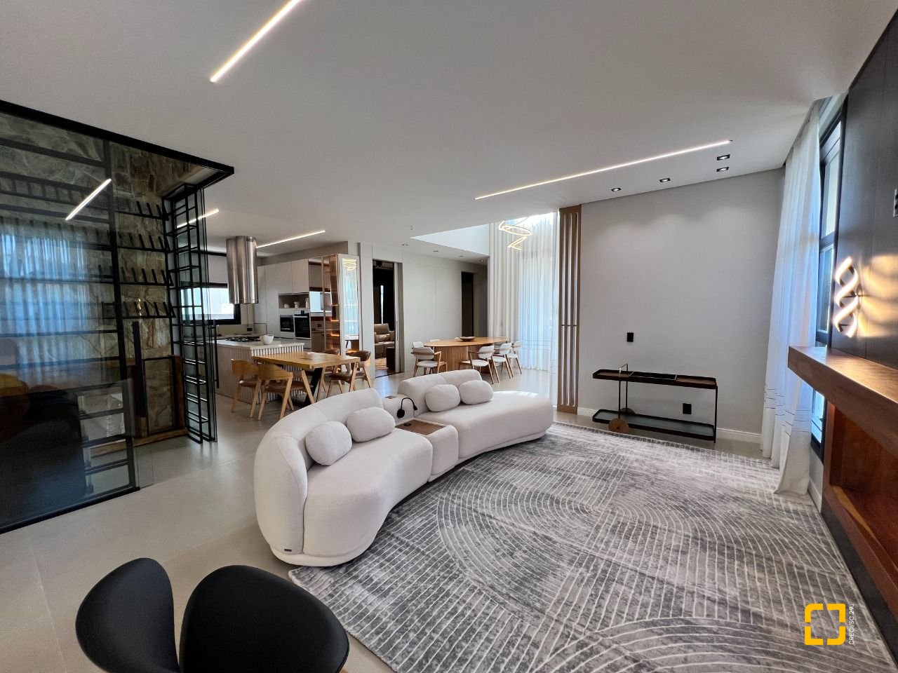 Casa de Condomínio com 404m², 4 quartos (sendo 4 suítes), 2 garagens, no bairro Ingleses em Florianópolis