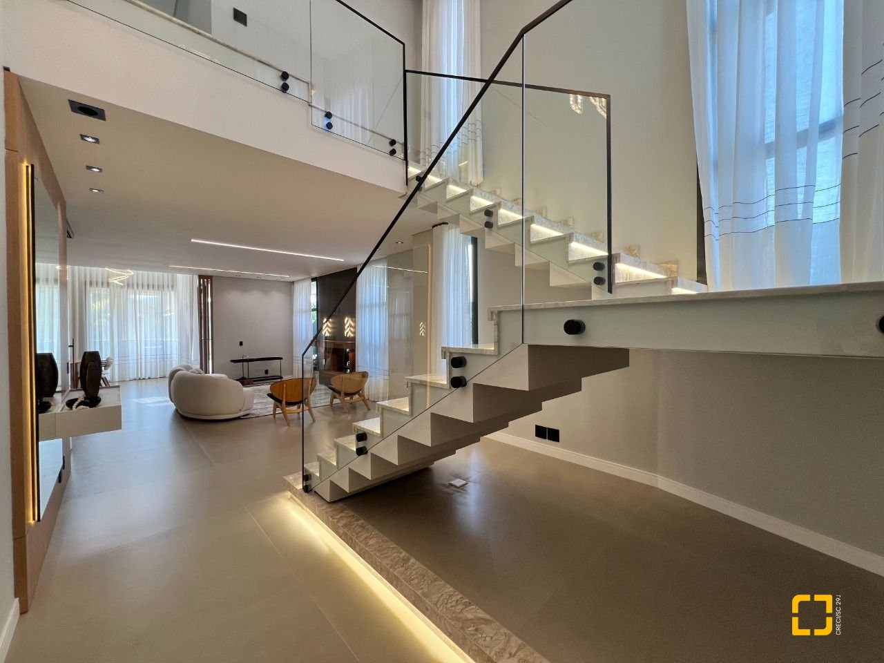 Casa de Condomínio com 404m², 4 quartos (sendo 4 suítes), 2 garagens, no bairro Ingleses em Florianópolis