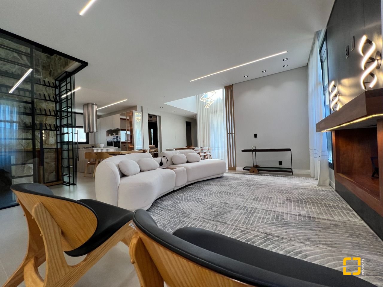 Casa de Condomínio com 404m², 4 quartos (sendo 4 suítes), 2 garagens, no bairro Ingleses em Florianópolis