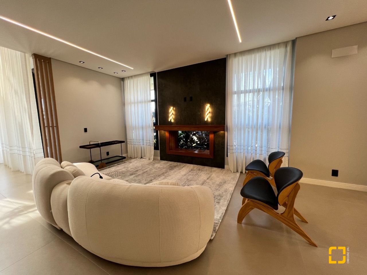 Casa de Condomínio com 404m², 4 quartos (sendo 4 suítes), 2 garagens, no bairro Ingleses em Florianópolis