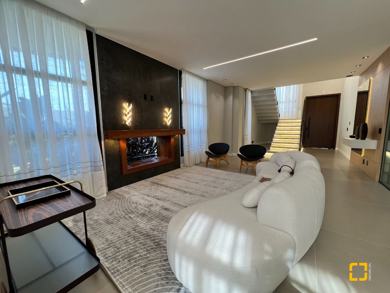 Casa de Condomínio com 404m², 4 quartos (sendo 4 suítes), 2 garagens, no bairro Ingleses em Florianópolis