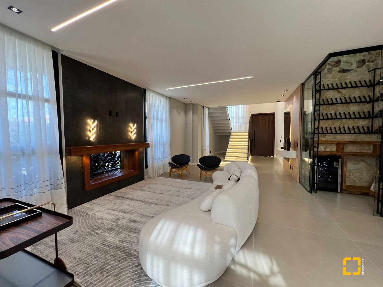 Casa de Condomínio com 404m², 4 quartos (sendo 4 suítes), 2 garagens, no bairro Ingleses em Florianópolis