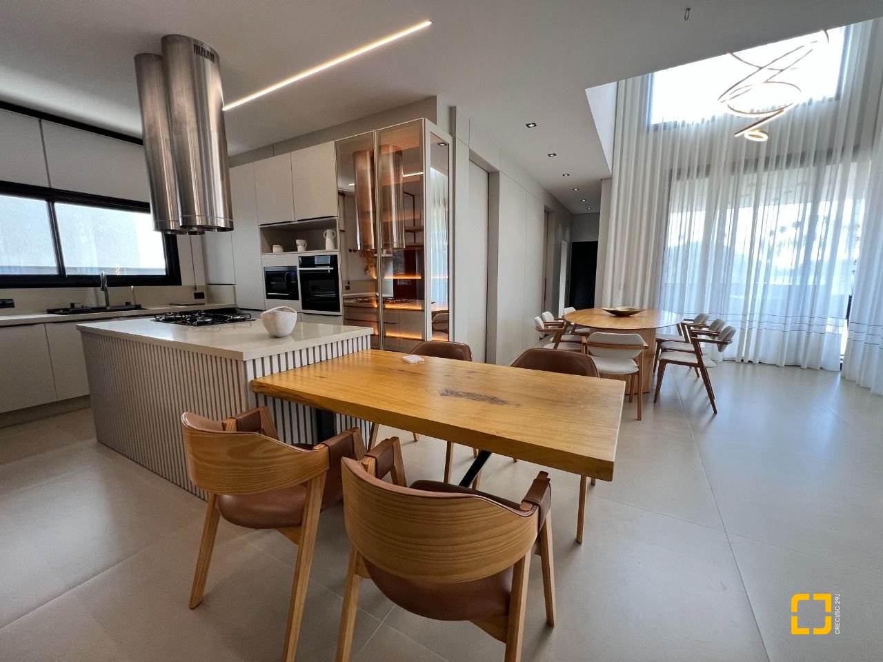 Casa de Condomínio com 404m², 4 quartos (sendo 4 suítes), 2 garagens, no bairro Ingleses em Florianópolis