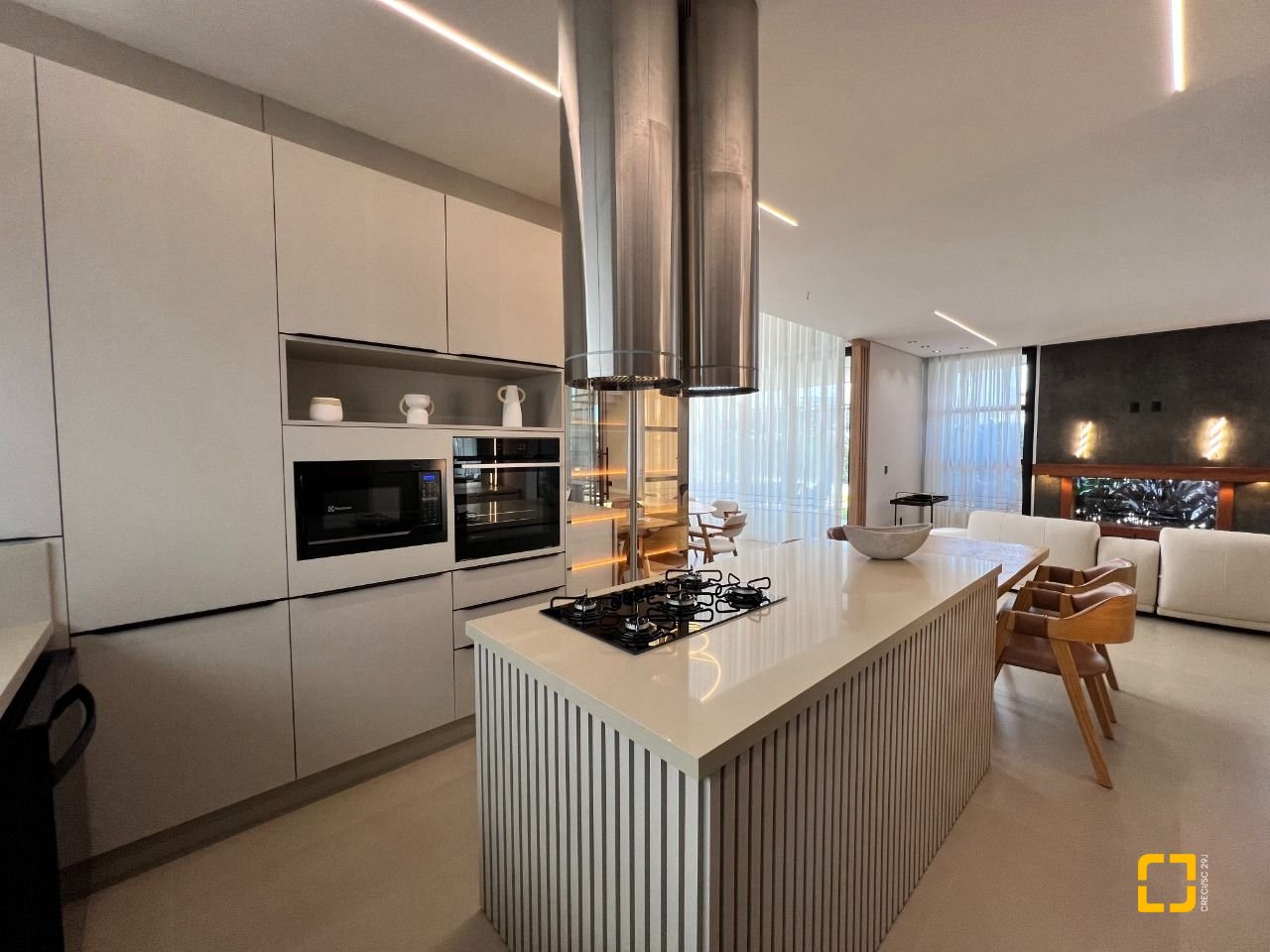 Casa de Condomínio com 404m², 4 quartos (sendo 4 suítes), 2 garagens, no bairro Ingleses em Florianópolis